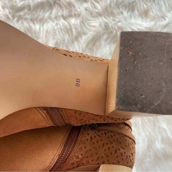 Anthropologie | Miss Albright Cottage Laser Cut Lace Ankle Booties Boots Brown 9 - Picture 7 of 12